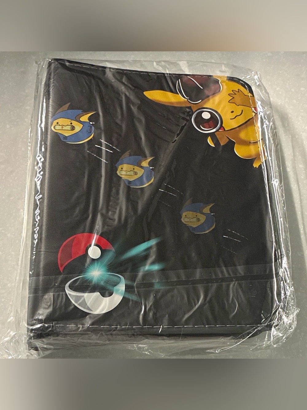Pokemon Card Binder 400 Cards - Detective Pikachu Pokeball Flying Zippe